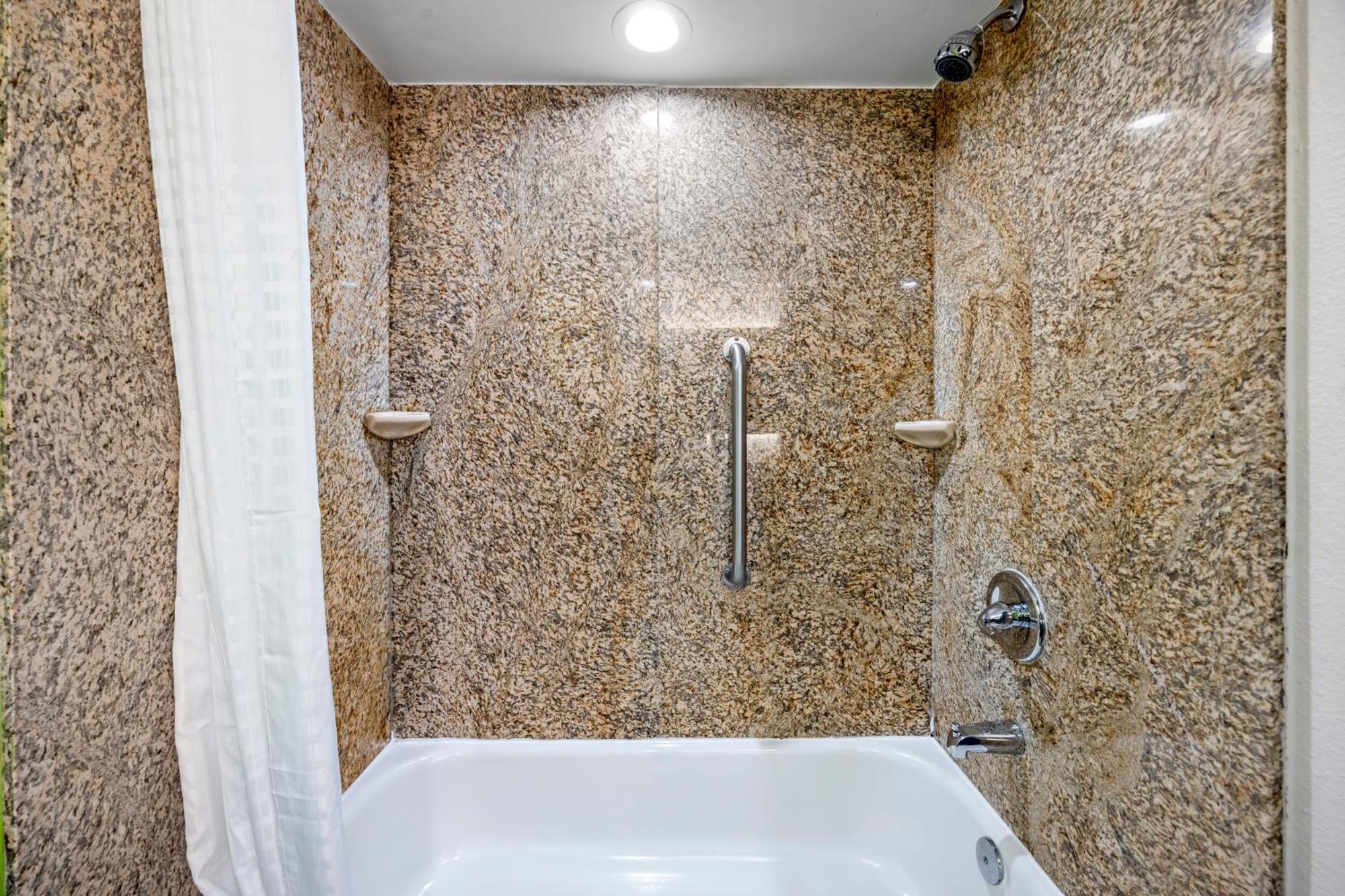 Quality Inn Clarksville - Exit 11 מראה חיצוני תמונה